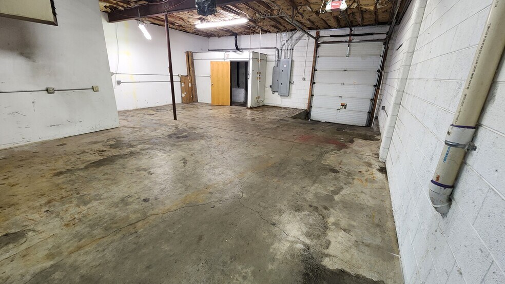 More Photos Of 8421 Center Dr, Spring Lake Park Research And Development For Lease