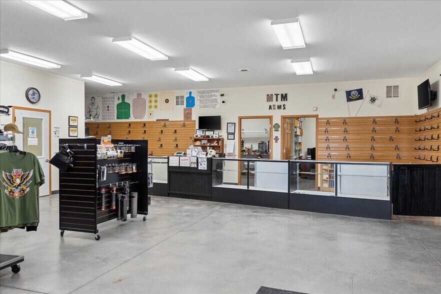 More Photos Of 1001 High Prairie Dr, Athens Freestanding For Sale