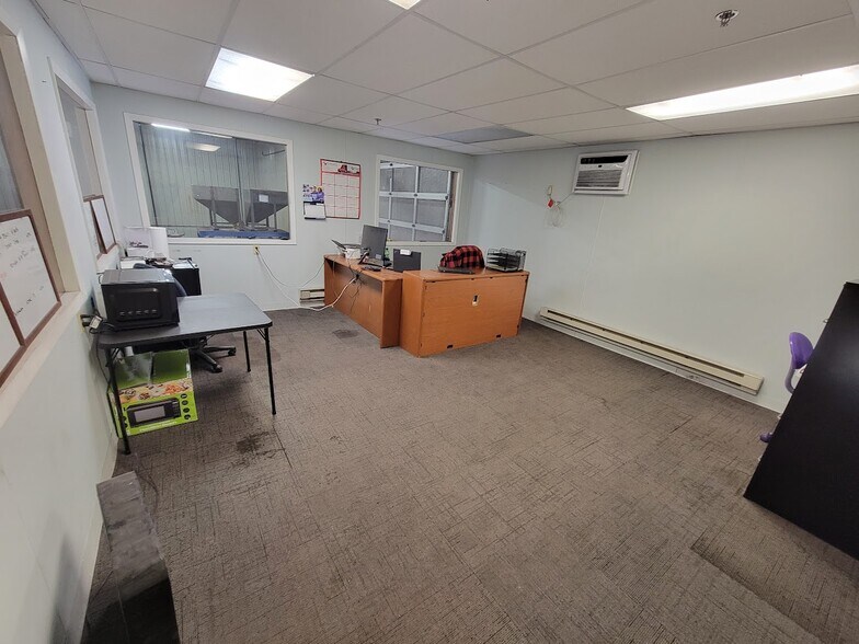 More Photos Of 3658 W 6th St, Goodview Industrial For Lease