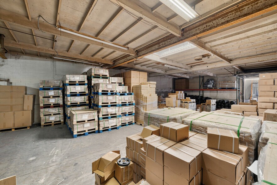 More Photos Of 1428 W South Central Park Ave, Anaheim Warehouse For Lease