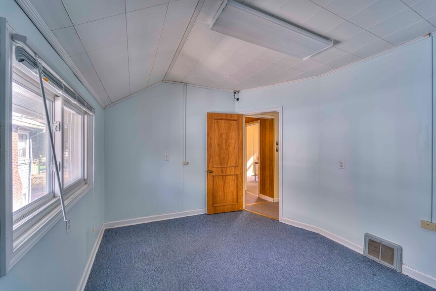 More Photos Of 604 Greenwood Pl, Jackson Office For Lease