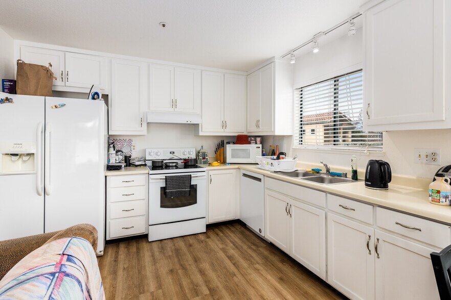 More Photos Of 1260-1278 Broadway, Sonoma Freestanding For Sale