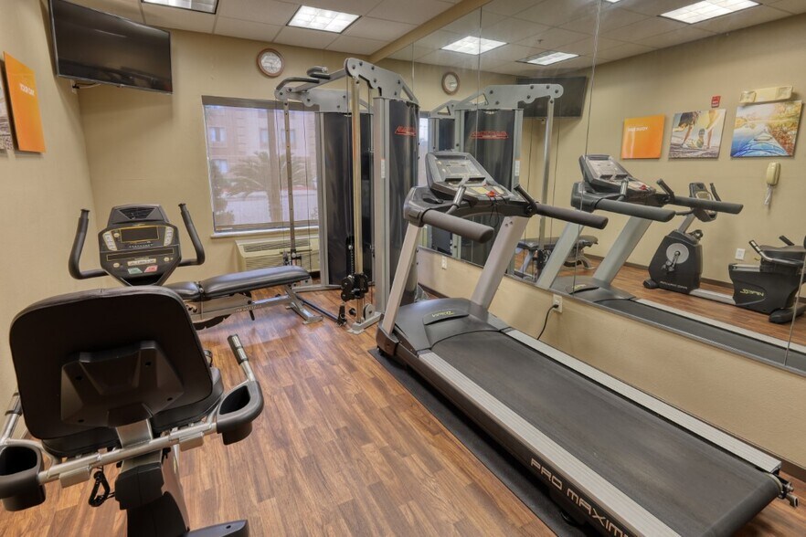 More Photos Of 7800 Memorial Blvd, Port Arthur Hotel For Sale