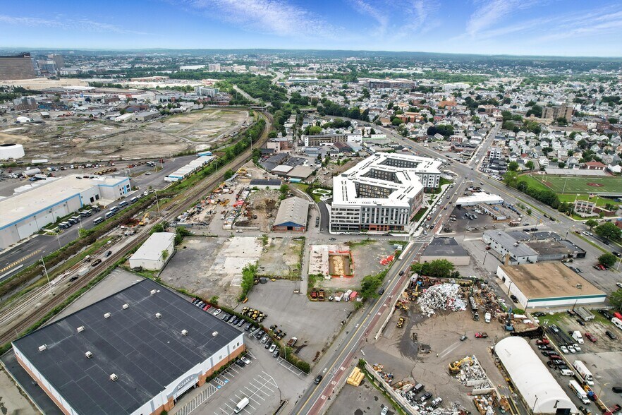 More Photos Of 114 Spring St, Everett Land For Lease