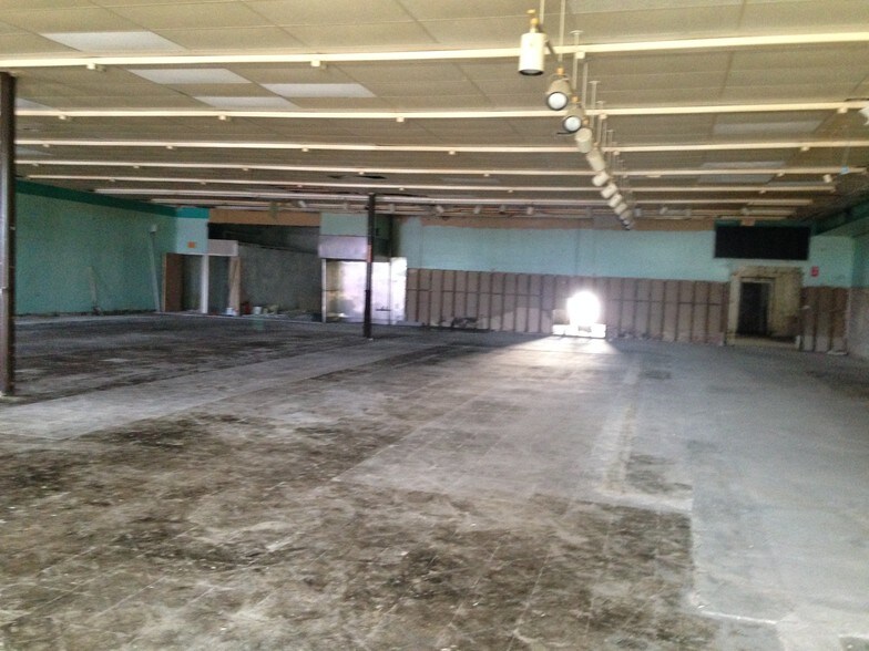 More Photos Of 2701-2715 S Orlando Dr, Sanford Unknown For Lease