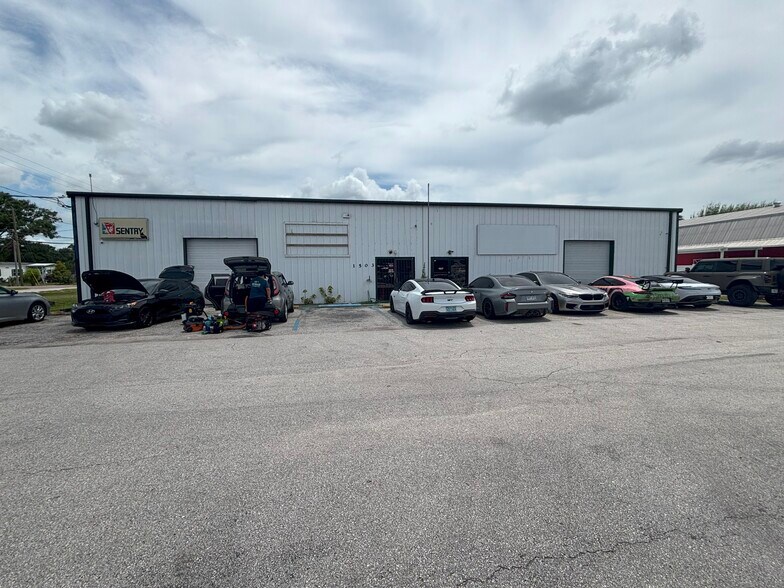 Primary Photo Of 1503 7th St SW, Ruskin Storefront Retail Residential For Sale