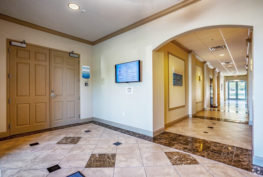 More Photos Of 2970 University Pky, Sarasota Office For Lease