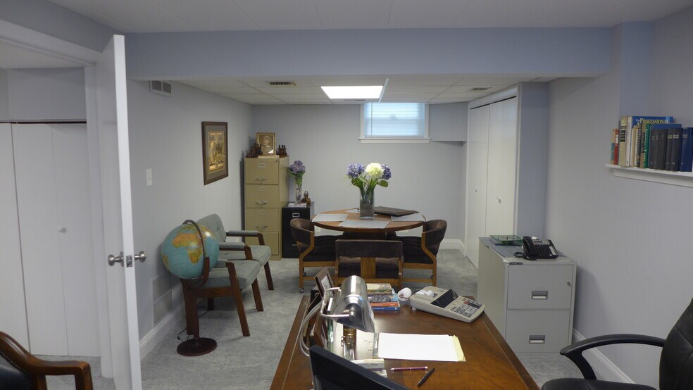 More Photos Of 600 Higgins Rd, Park Ridge Apartments For Lease