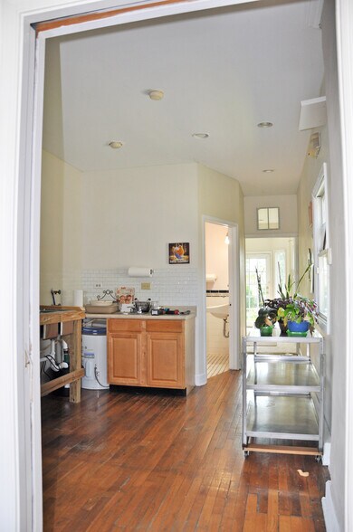 More Photos Of 5322 Main St, Stephens City Storefront Retail Residential For Lease