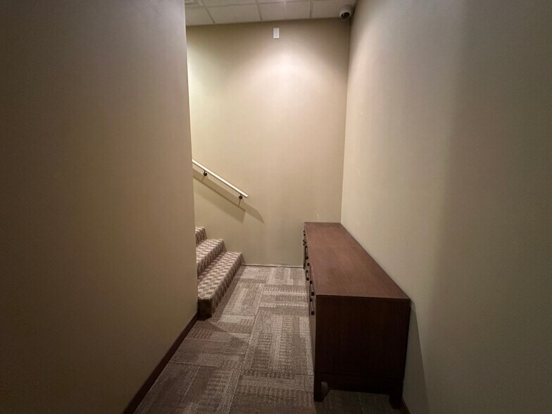 More Photos Of 250 E Court St, Iowa City Office For Sale