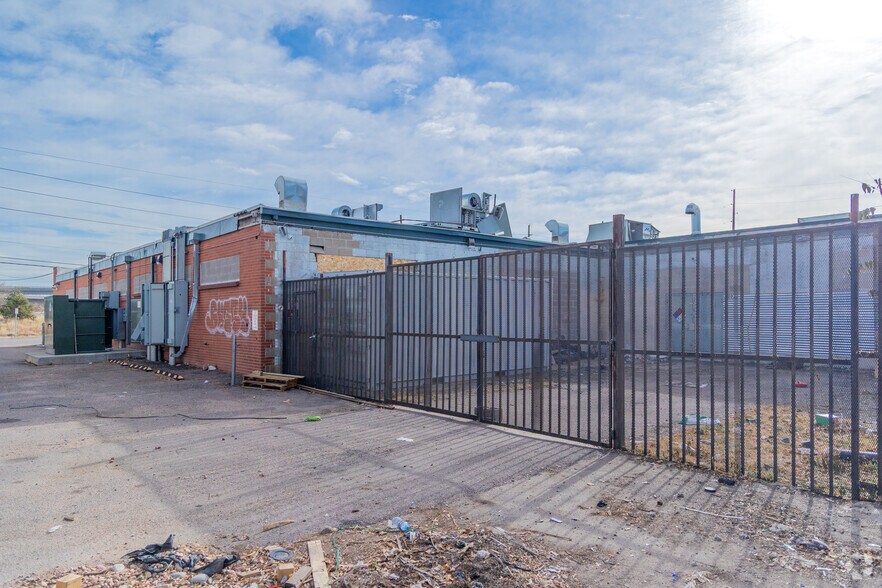 More Photos Of 1001 W Center Ave, Denver Warehouse For Sale