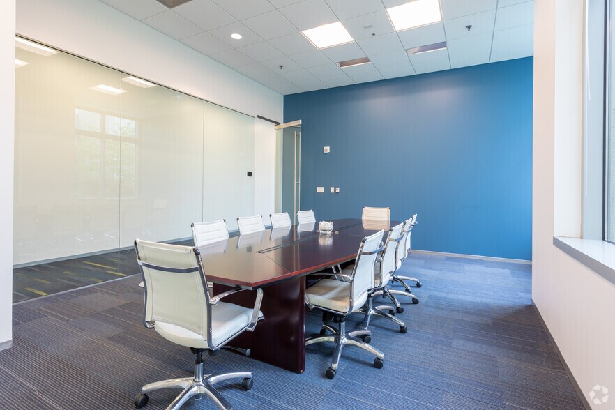 More Photos Of 3120 Fairview Park Dr, Falls Church Office For Lease