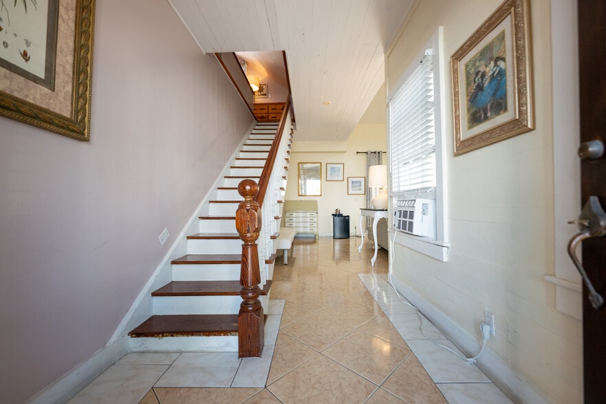 More Photos Of 412 Frances St, Key West Hotel For Sale