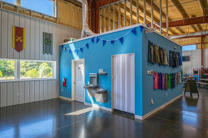 More Photos Of 8120 Windsor Hill Blvd, North Charleston Light Distribution For Lease