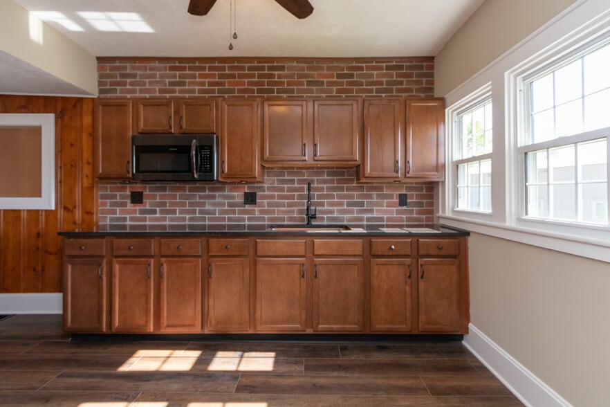 More Photos Of 422 E Main St, Brownsburg Office For Sale