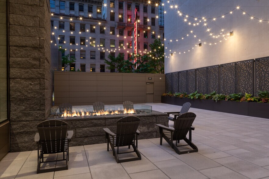 More Photos Of 400 University St, Seattle Coworking Space