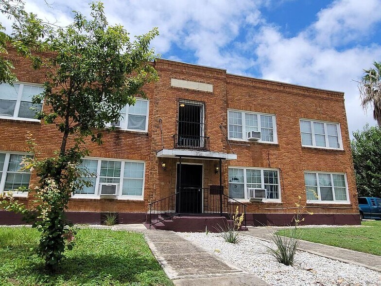 More Photos Of 1409 W Woodlawn Ave, San Antonio Apartments For Sale
