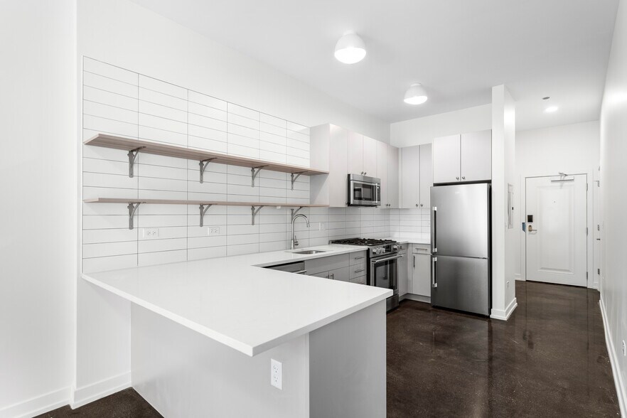 More Photos Of 1135 W Winona St, Chicago Apartments For Lease