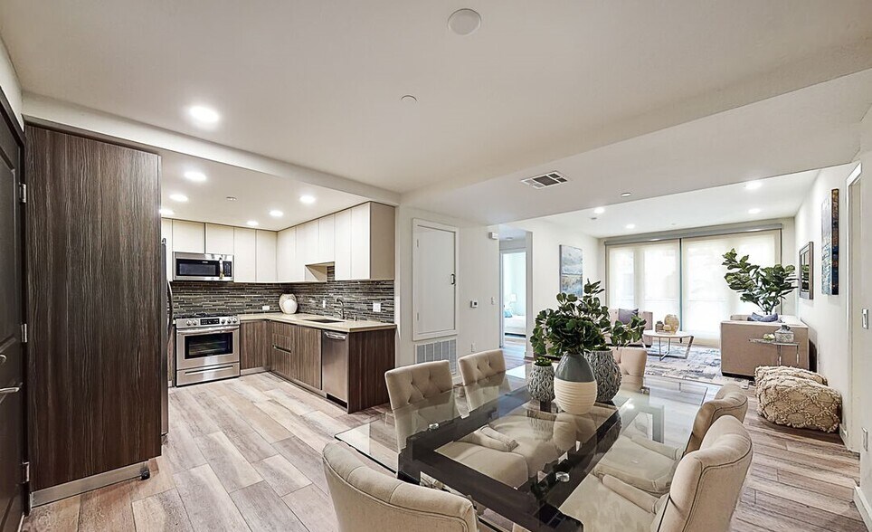 More Photos Of 1070 S Bedford St, Los Angeles Multifamily For Sale