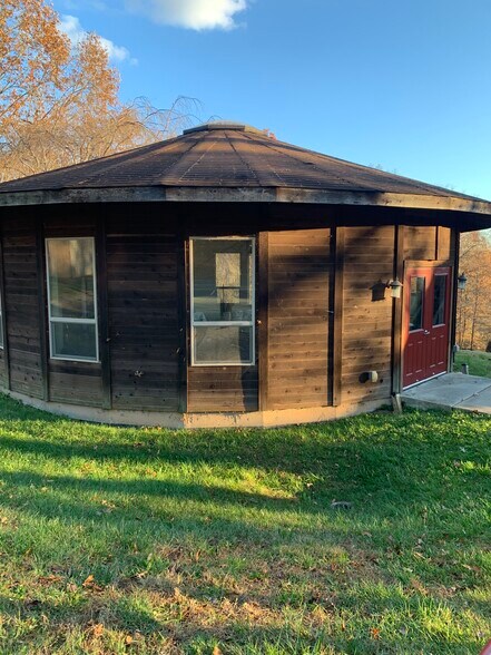 More Photos Of 16913 Germantown Rd, Germantown Religious Facility For Lease