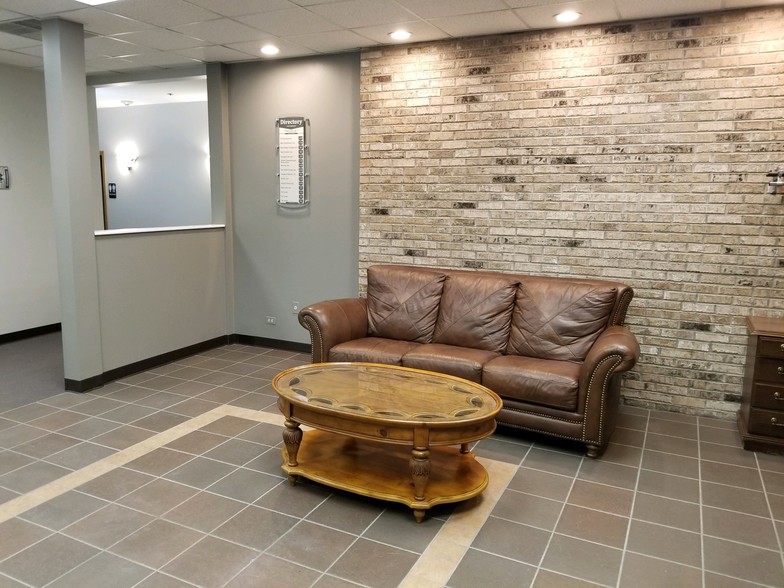 More Photos Of 850 W Bartlett Rd, Bartlett Medical For Sale