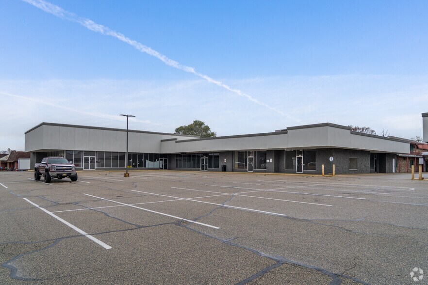 More Photos Of 1100-1128 Bristol St, Elkhart Freestanding For Sale