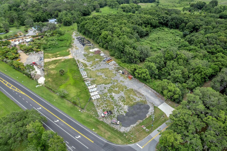 More Photos Of 8440 County Road 48, Yalaha Freestanding For Sale