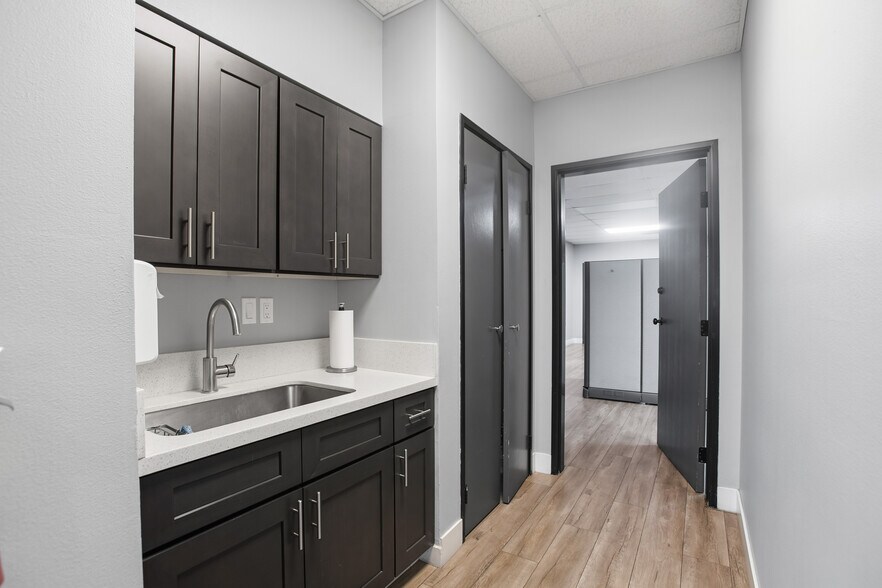 More Photos Of 1345 S Lewis St, Anaheim Warehouse For Sale