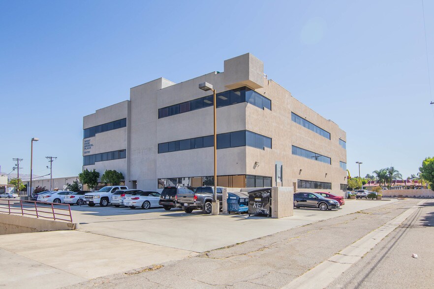 More Photos Of 22110 Roscoe Blvd, Canoga Park Medical For Lease