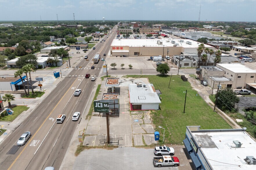 More Photos Of 606 E King Ave, Kingsville Storefront Retail Office For Sale