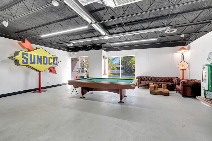 More Photos Of 705 Bond Way, Delray Beach Showroom For Sale