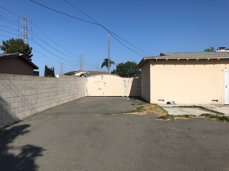 More Photos Of 1645 S Euclid St, Anaheim Light Distribution For Sale