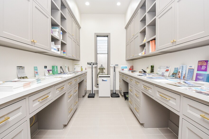 More Photos Of 8703 Meadowcroft Dr, Houston Medical For Lease