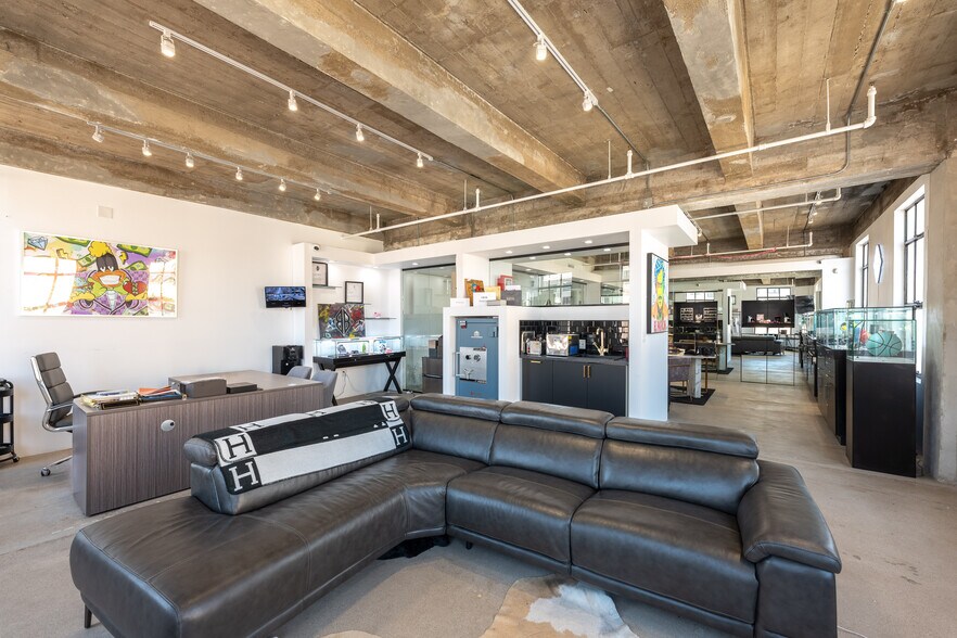 More Photos Of 742-748 S Hill St, Los Angeles Loft Creative Space For Lease
