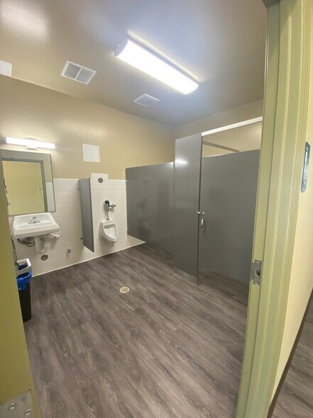 More Photos Of 1350 W Robinhood Dr, Stockton Office For Sale