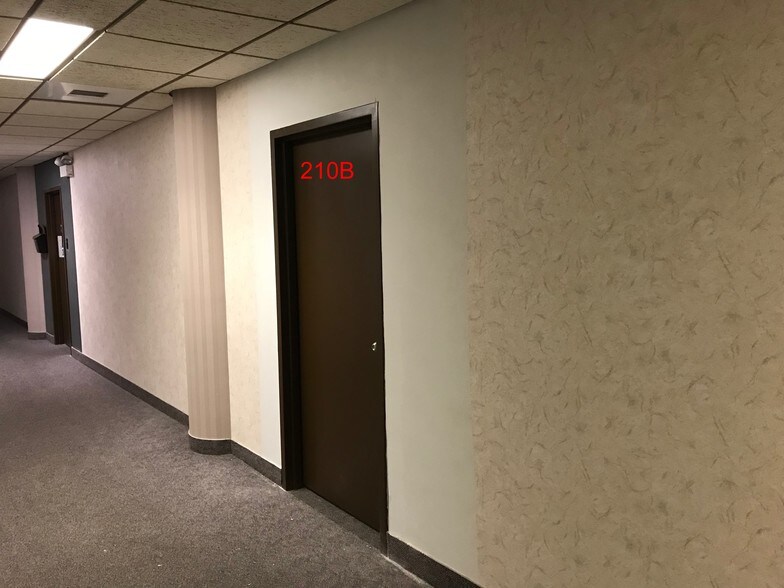 More Photos Of 4350 W Lincoln Hwy, Matteson Office For Sale