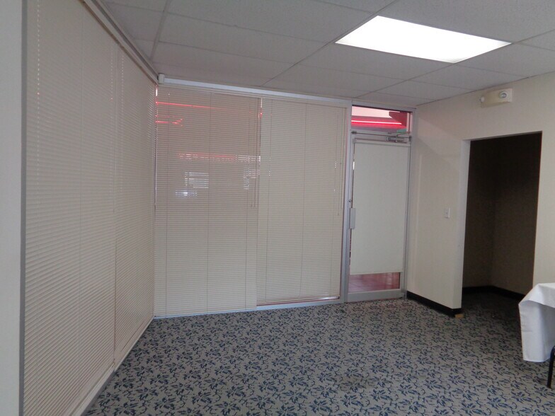 More Photos Of 328 Centre St SE, Calgary Storefront For Sale