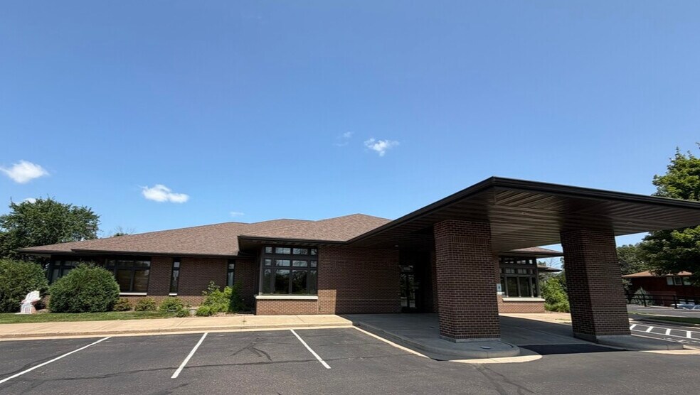 More Photos Of 1110 Oak Ridge Dr, Eau Claire Medical For Lease