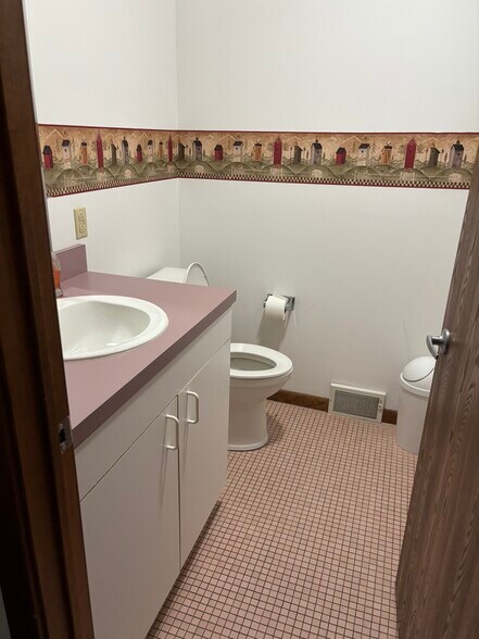 More Photos Of 1026 Hilton Parma Rd, Hilton Office For Lease