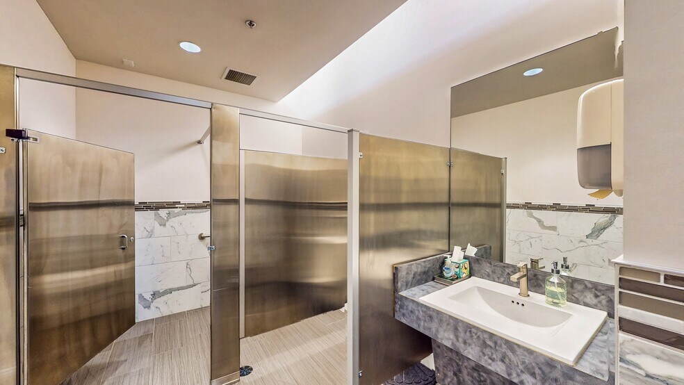 More Photos Of 7693 W Post Rd, Las Vegas Office For Sale