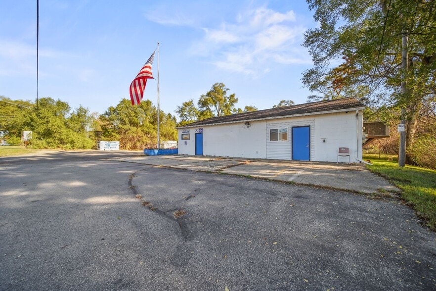 More Photos Of 105 S Ortonville Rd, Ortonville Freestanding For Sale