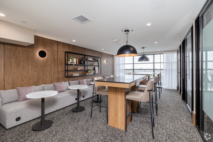 More Photos Of 6933 Santa Monica Blvd, Los Angeles Apartments For Lease