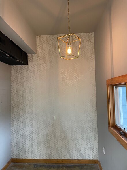 More Photos Of 4114 S Lone Pine Ave, Springfield Office Residential For Sale