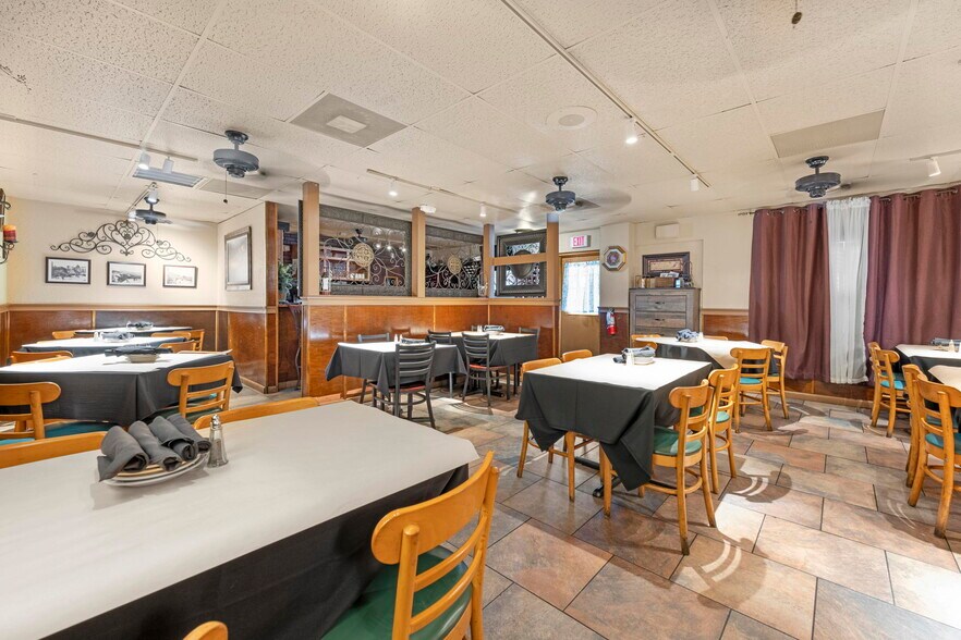 More Photos Of 7390 Shoal Line Blvd, Weeki Wachee Specialty For Sale