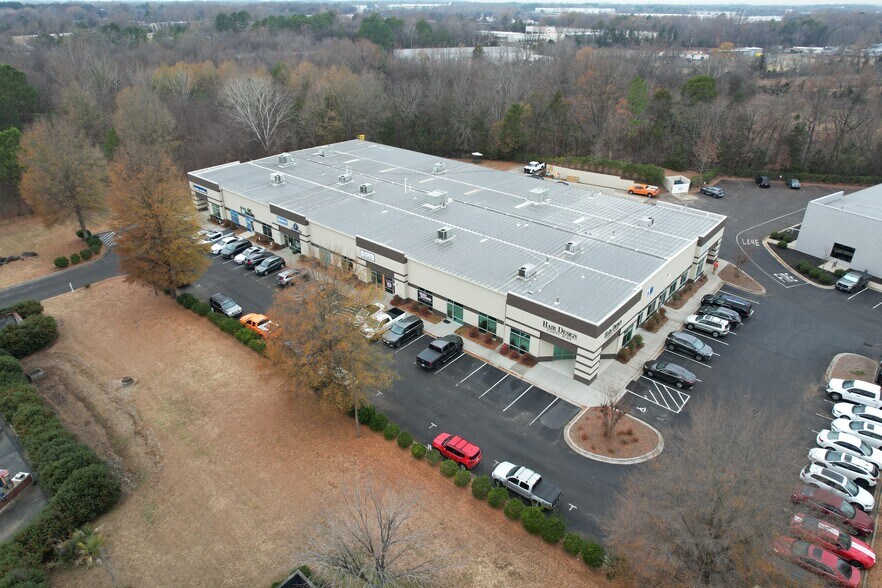 More Photos Of 13331 York Center Dr, Charlotte Light Distribution For Sale