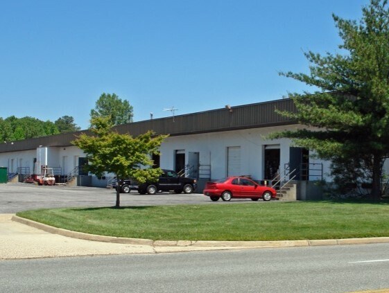 More Photos Of 11861 Canon Blvd, Newport News Distribution For Lease