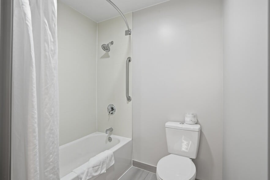 More Photos Of 10680 S Auto Mall Dr, Sandy Hotel For Sale