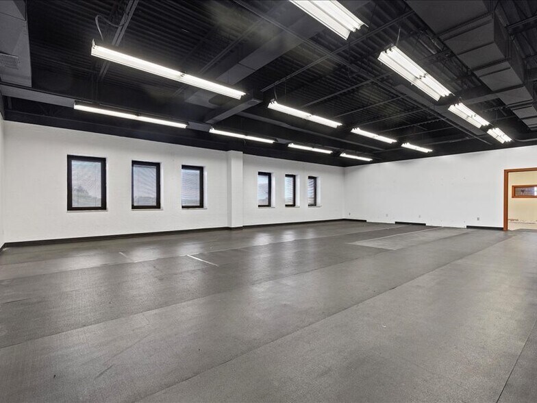 More Photos Of 8001 Rowan Rd, Cranberry Township Storefront For Lease