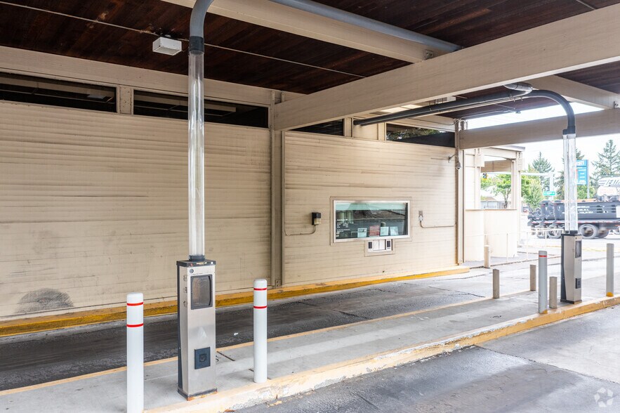 More Photos Of 10120 NE Sandy Blvd, Portland Bank For Lease