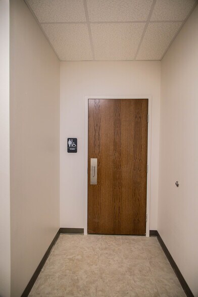 More Photos Of 120 Winston Dr, Rock Springs Office For Sale